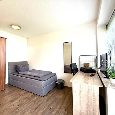 Nr 1 Gemuetliches & Helles Doppelzimmer In Homestay